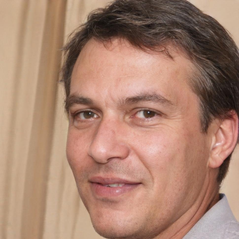 Portrait de Lucien Deveraux, formateur en finances personnelles